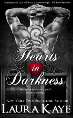 Hearts in darkness par Laura Kaye