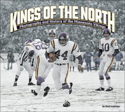 Kings of the North: Photographs and History of the Minnesota Vikings (Favorite Football Teams) par Chad Israelson