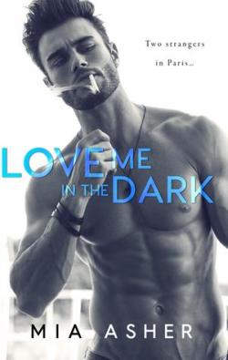 Love me in the dark par Mia Asher