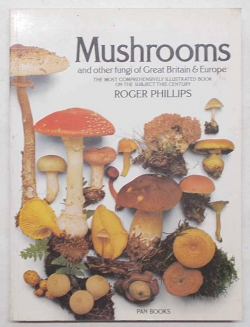 Mushrooms and Other Fungi of Great Britain and Europe par Roger Phillips