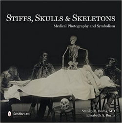 Stiffs, Skulls & Skeletons par Stanley B. Burns