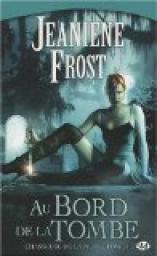 Chasseuse de la nuit, tome 1 : Au bord de la tombe par Frost